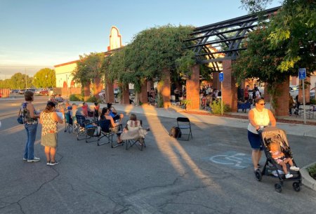 Warm temperatures may have taken toll on Chamber's 'Rockin' the Arbor' series Dedicated fans came to listen to music Friday night.